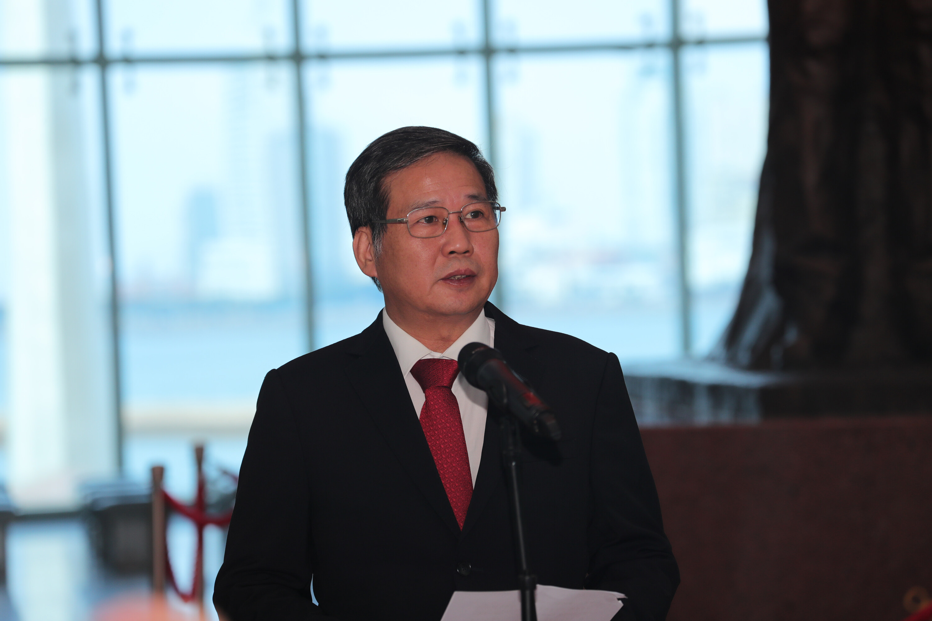廣東省美術家協會副主席、廣東畫院副院長馮少協致辭.jpg