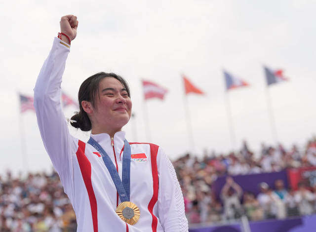 7月31日，在巴黎奧運會自由式小輪車女子公園賽決賽中，中國選手鄧雅文獲得冠軍。新華社記者 李一博 攝