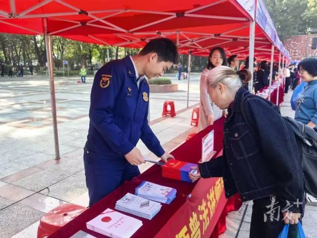 韶關消防宣傳員化身“火焰藍”消防講師。