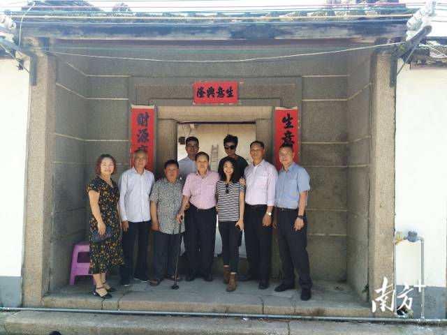 數十年來，吳清亮始終心系家鄉，支持家鄉建設。受訪者供圖